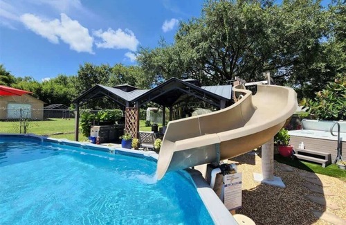 Lutz Casa | Heated pool, Jacuzzi & Sauna! Tampa, FL