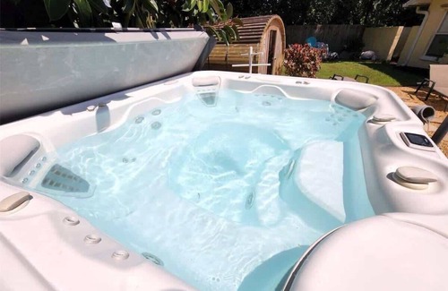 Lutz Casa | Heated pool, Jacuzzi & Sauna! Tampa, FL