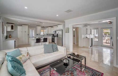 Cypress Lakes Casa | Heated Pool! Kayak & Waterfront +1 Mile To Beach!