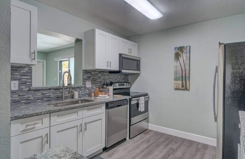 Pinellas Park Casa | Heated Pool-Beaches-St Pete-Pet Friendly
