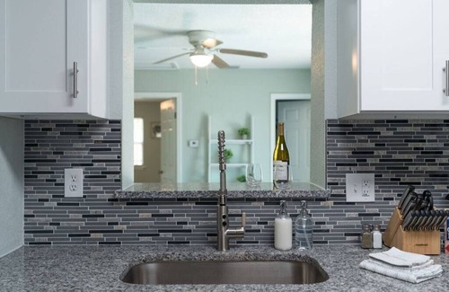 Pinellas Park Casa | Heated Pool-Beaches-St Pete-Pet Friendly