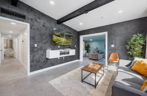 Hampton Homes Casa | Heated Pool, Lush Breezeway, Bikes, BBQ, Near Beach