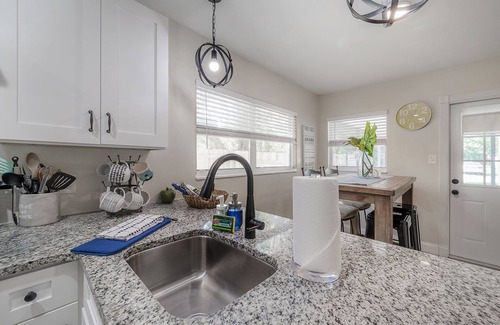 Temple Crest Casa | HEATED POOL-Modern Cozy 3 bedroom Cottage