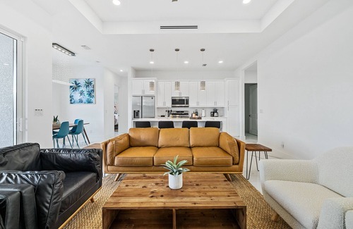 Diplomat Casa | Heated Pool!🌴Modern Home☀️4 Bedrooms!