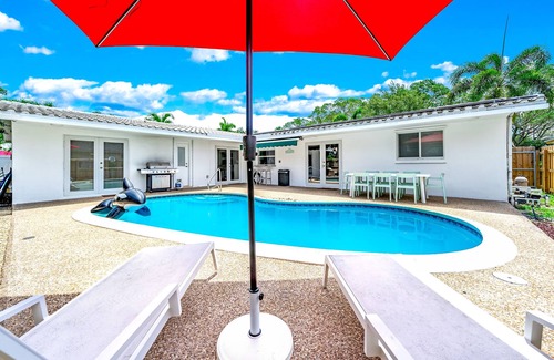 Imperial Point Casa | Heated Pool Oasis! Game Room + 1 Mile To Beach!