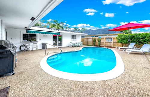 Imperial Point Casa | Heated Pool Oasis! Game Room + 1 Mile To Beach!