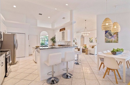 Palm Coast Casa | Villa Las Palmas with Heated Pool