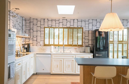 Albuquerque Casa | Heated pool open year round, Sleeps 14, 5 Bedroom/9 beds, Hot Tub, BBQ, BB court