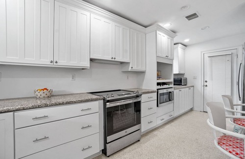 Lake Clarke Shores Casa | Heated Pool-Oversized Master - Close to Beach - Centrally Located 4 Bed / 3 Bath
