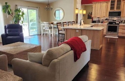 Port Saint Lucie Casa | Heated pool. Private back yard.