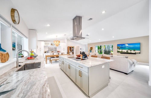 Delray Beach Casa | Heated Pool! Private Home+Bikes & Fire Pit!