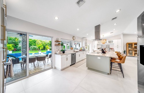 Delray Beach Casa | Heated Pool! Private Home+Bikes & Fire Pit!