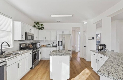 DeSoto Casa | ❤ Heated pool, Private Gym, Gaming room & Pizza oven-Your perfect Vacation ❤