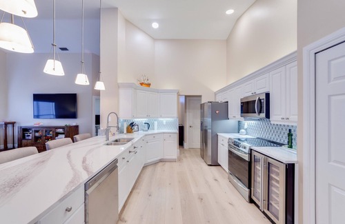 North Naples Casa | Heated Pool & Spa, Minutes from Beaches, Fifth Avenue, Mercato, and Water side.