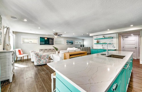 Siesta Key Village Casa | Heated Pool & Spa, Rooftop Deck for sunsets, Luxury Home for all ages!