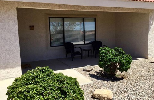 Lake Havasu City Casa | HEATED POOL. SPACIOUS WHOLE HOUSE. QUIET NEIGHBORHOOD. CLOSE TO LAKE & GOLF. AMPLE PARKING.