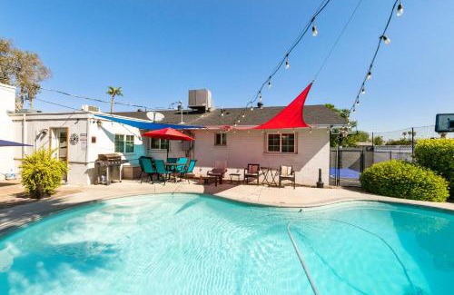 Tempe Casa | Heated pool, Sports Court, Pool table, King beds