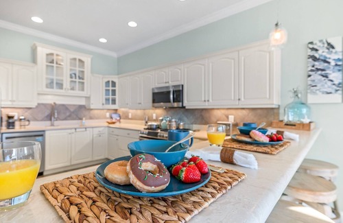 Painters Hill Casa | Heated Pool/Steps to Private Beach/Fire Pit/Kayaks