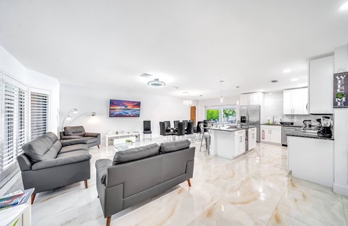 Bermuda Riviera Casa | Heated Pool & Waterfront! Kayaks + Pool Table!