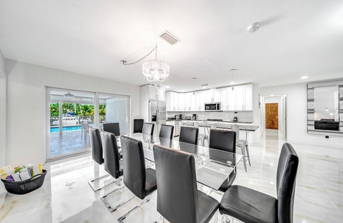 Bermuda Riviera Casa | Heated Pool & Waterfront! Kayaks + Pool Table!