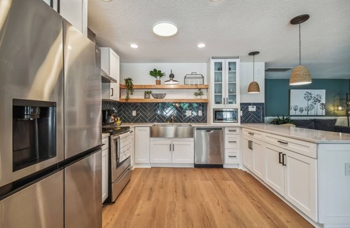 Durant Casa | Heated/private pool- fenced yard-kid/pet friendly!