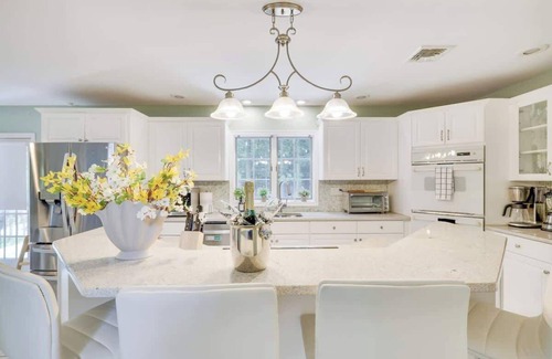 Stroudsburg Casa | Heat Private Pool | Hot Tub | Sauna | Game Room