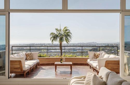 Nueva Andalucia Apartamento | HEATED ROOFTOP POOL PENTHOUSE VIEWS MAGNA MARBELLA