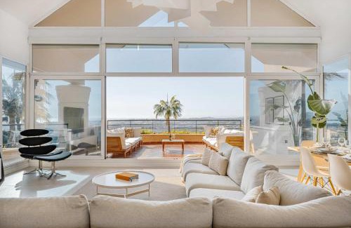 Nueva Andalucia Apartamento | HEATED ROOFTOP POOL PENTHOUSE VIEWS MAGNA MARBELLA