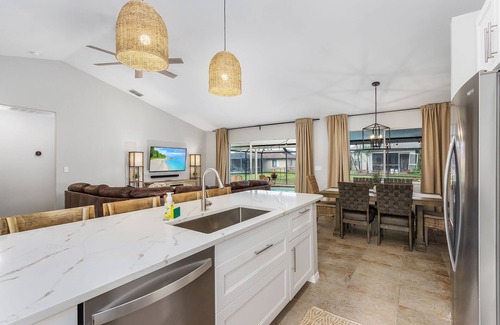 San Carlos Park Casa | ★ Heated Pool Kid Friendly Near Beach CLEAN