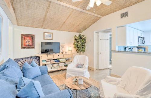 Delray Beach Casa | Heated Saltwater Pool and Bar Del Ray Cottage!