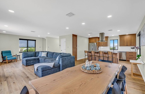Sands Casa | 🐠 HEATED SWIM SPA / OPEN WATER VIEWS / BOAT DOCK / LUXURIOUS / BUILT IN 2023🐬