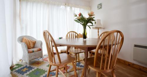 Boat of Garten Casa | Heath Cottage, Tranquil Cottage by the Woods