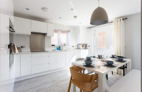 Poole Casa | Heath Reach - Just a short distance to Tower Park