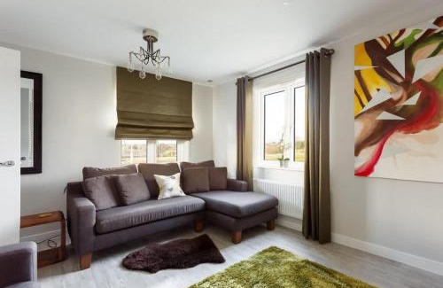 Poole Casa | Heath Reach - Just a short distance to Tower Park