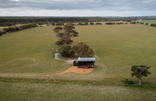 Myrup Cabina | Heath the Tiny Cabin in Esperance