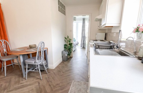 Macclesfield Cabaña | HEATHERDALE COTTAGE, romantic, with a garden in Bollington