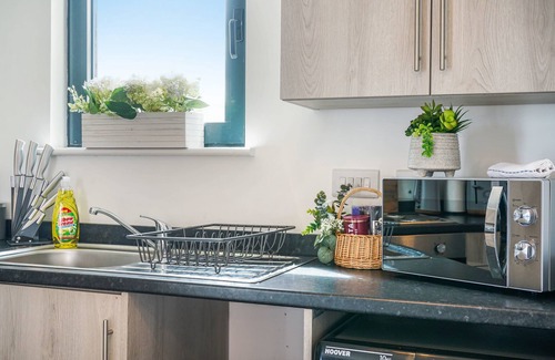 George Green Apartamento | Heathrow 2 Bed 2 Bath Modern Apartment
