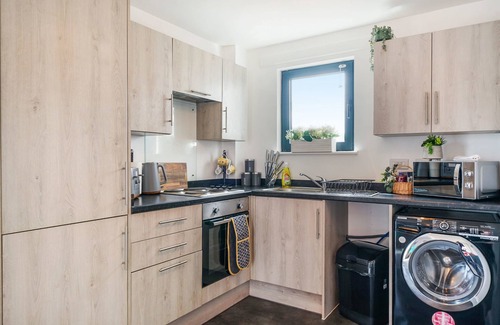 George Green Apartamento | Heathrow 2 Bed 2 Bath Modern Apartment