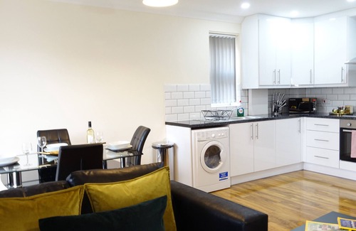 Stanwell Apartamento | HEATHROW AIRPORT Apartment-Private PARKING-Perfect for families