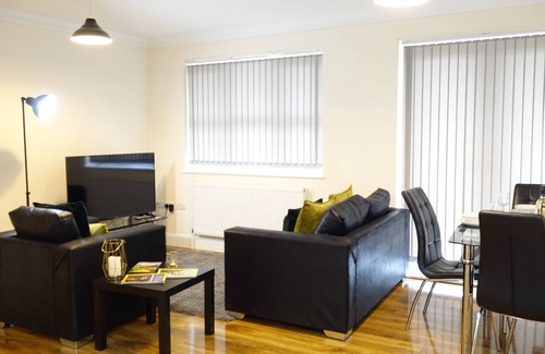 Stanwell Apartamento | HEATHROW AIRPORT Apartment-Private PARKING-Perfect for families