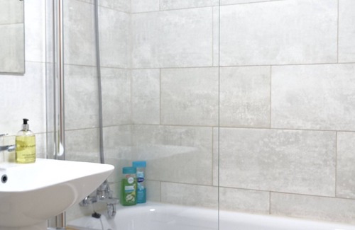 Stanwell Apartamento | HEATHROW AIRPORT Apartment-Private PARKING-Perfect for families