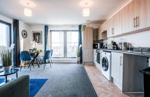 George Green Apartamento | Heathrow Airport Flat with Balcony and Free Parking