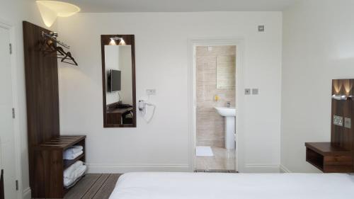 George Green Casa | Heathrow-Windsor Guest House