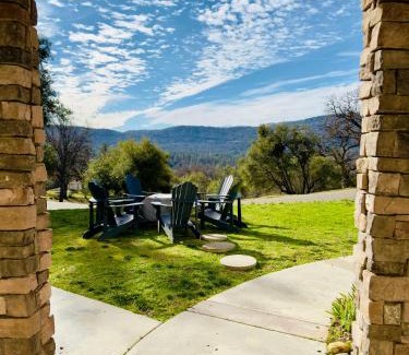 Oakhurst Villa | Heaven Heights - HotTub, Pet Friendly, EV Outlet, Pool Table, Game Room, BBQ, FirePit, Library