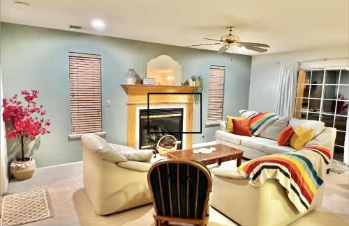 Oakhurst Villa | Heaven Heights - HotTub, Pet Friendly, EV Outlet, Pool Table, Game Room, BBQ, FirePit, Library