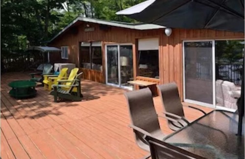 Windermere Cabaña | HEAVEN IN MUSKOKA, BEAUTIFUL COTTAGE,.SUPER VIEWS, XXL DECK, & FLOATING DOCK.