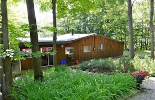 Windermere Cabaña | HEAVEN IN MUSKOKA, BEAUTIFUL COTTAGE,.SUPER VIEWS, XXL DECK, & FLOATING DOCK.