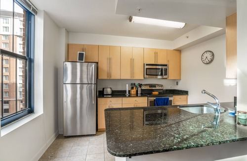 Baltimore Apartamento | Heaven on Baltimore Harborfront Fully Furnished Apartments
