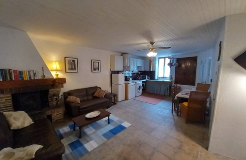 Cieux Cabaña | Heaven's Cottage In the heart of the Monts de Blond, next to a fishing lake.