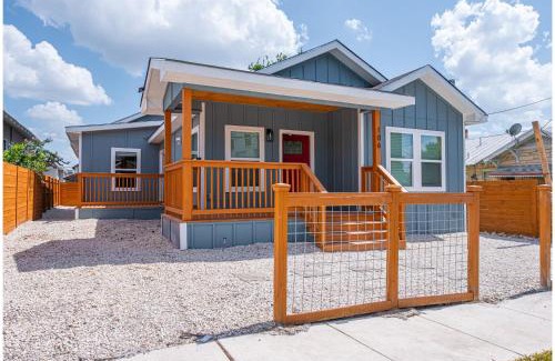 Historic Garderns Casa | Heaven-sent Convenient 4BR 3BA Near Downtown